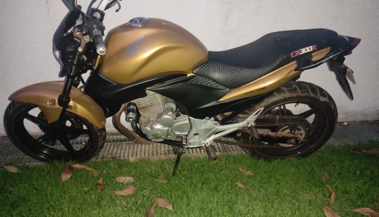 Polícia Militar apreende veículo com restrição de roubo/furto em Santo Antônio dos Lopes-MA