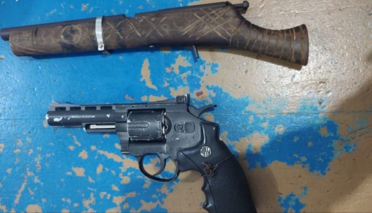 Operação Tiradentes prende suspeitos, recupera motocicleta e apreende duas armas de fogo em Coelho Neto-MA
