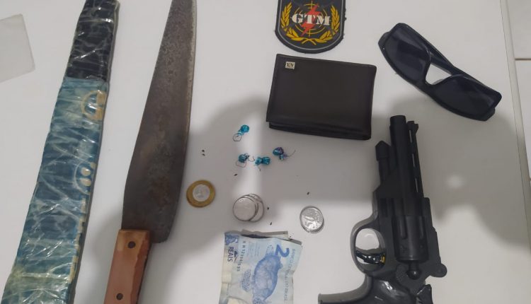 Policia Militar prende suspeito de tráfico de drogas, com extensa ficha criminal e foragido da justiça no Parque Aurora em São Luís