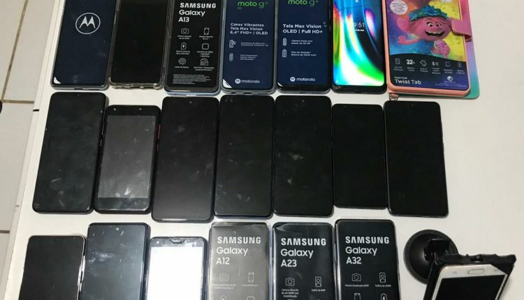 Polícia Militar prende quatro assaltantes e recupera celulares roubados de loja no bairro João Paulo