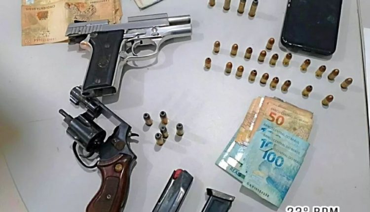 Polícia Militar prende quatro pessoas com duas armas de fogo na cidade de Miranda do Norte