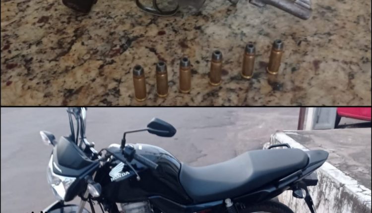 Em Caxias polícia militar prende homem com arma de fogo e motocicleta roubada
