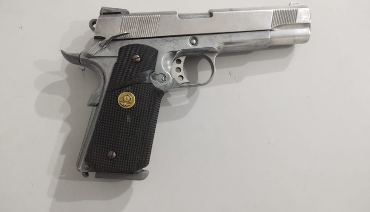 Polícia militar prende homem com arma de fogo falsa no bairro da Cidade Operária em São Luís