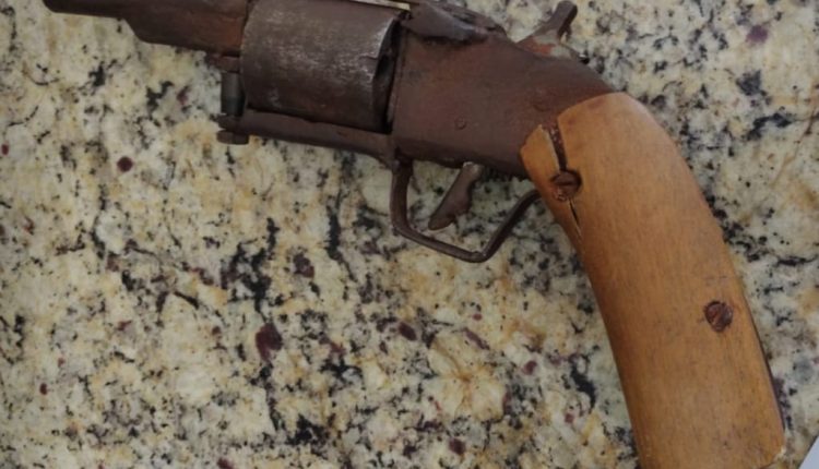 Polícia Militar apreende arma de fogo na zona Rural de Caxias