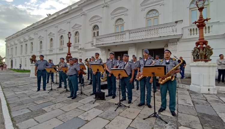 BANDA DE MÚSICA DA PMMA FAZ APRESENTAÇÃO ESPECIAL EM HOMENAGEM AO DIA DOS NAMORADOS