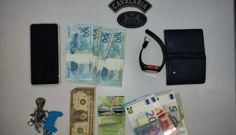 Policiais do 1⁰ RPMont prendem homem acusado de furto no bairro do Calhau