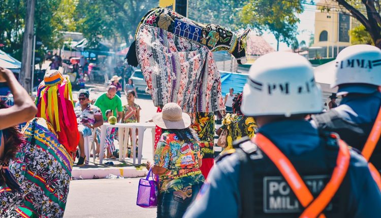 Comandante geral acompanhado do subcomandante geral vistoria policiamento da festa de São Marçal, em São Luis