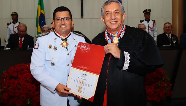 Comandante- geral da PMMA é agraciado pelo TJMA com medalha do Mérito Judiciário