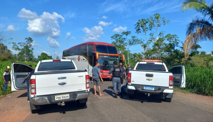 Policiais militares frustram assalto a ônibus em Santa Luzia do Maranhão, libertam reféns e prendem os suspeitos com duas armas de fogo