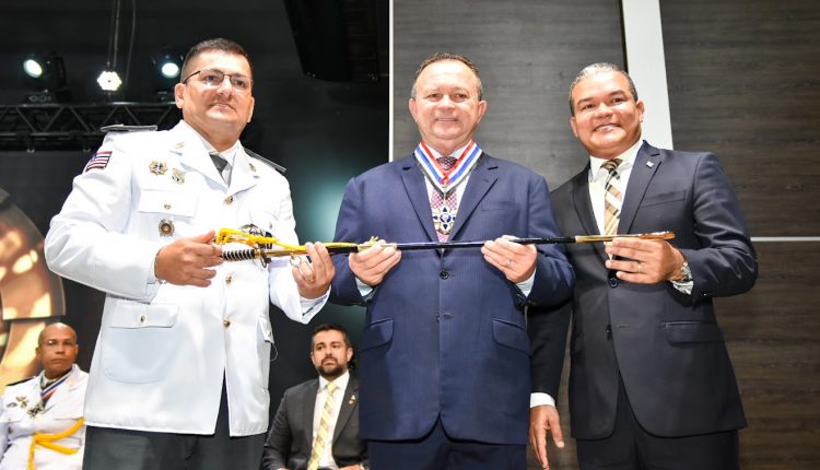 PMMA homenageia autoridades civis e militares com entregas de medalhas da corporação