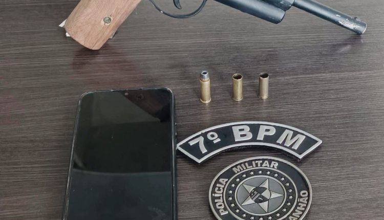 Uma arma de fogo apreendida e motocicleta recuperada pela PM em Santa Inês