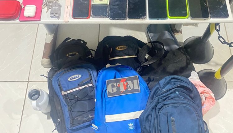 Policiais do 22º BPM prendem acusados de roubo a coletivo e recuperam pertences das vítimas