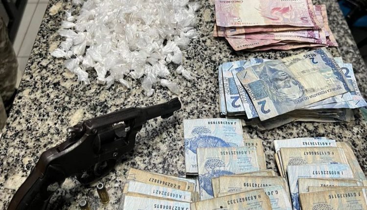 PMMA apreende arma de fogo e entorpecentes, em Bacabal