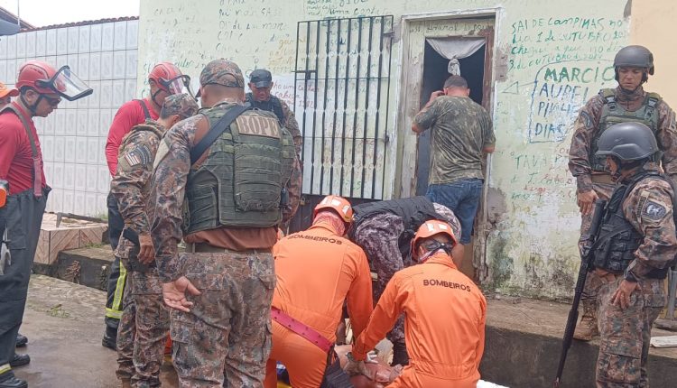 Policiais do BOPE são chamados para conter homem em surto psicótico na Vila Embratel