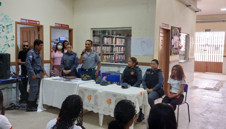 Comando de Segurança Comunitária realiza ações alusivas ao dia da Mulher