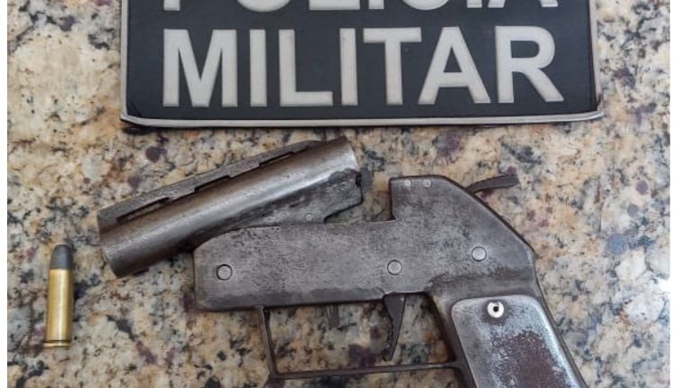 Polícia Militar realiza prisão de dupla em posse de arma de fogo em Caxias