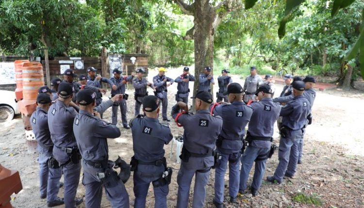 alunos do Curso de Operações Especiais da PMMA (COESP) recebem instruções da Força Nacional