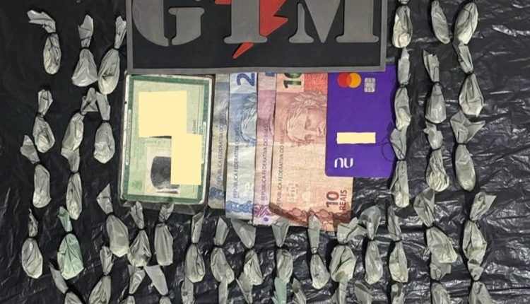 42º BPM prende homem com 61 papelotes de substância semelhante à cocaína em São Luís