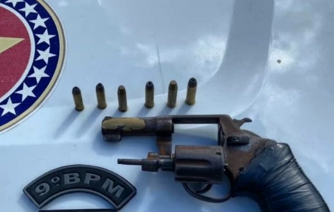 POLÍCIA MILITAR REALIZA PRISÃO DE INDIVÍDUO POR PORTE ILEGAL DE ARMA DE FOGO