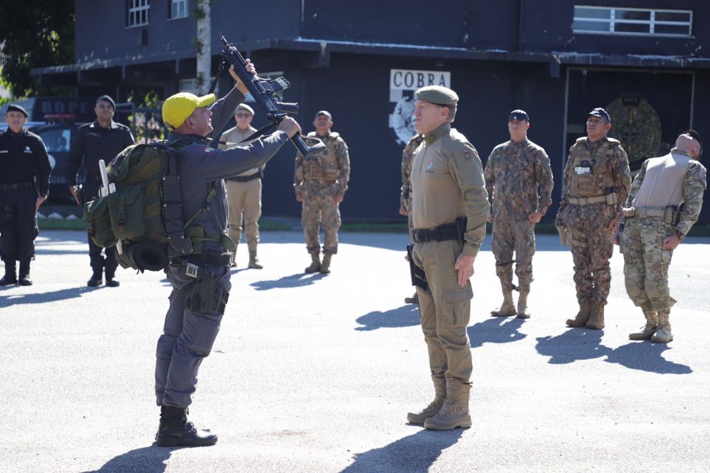 COMANDANTE-GERAL DA PM DE SANTA CATARINA RECEBE ALUNOS DO COESP DO MARANHÃO