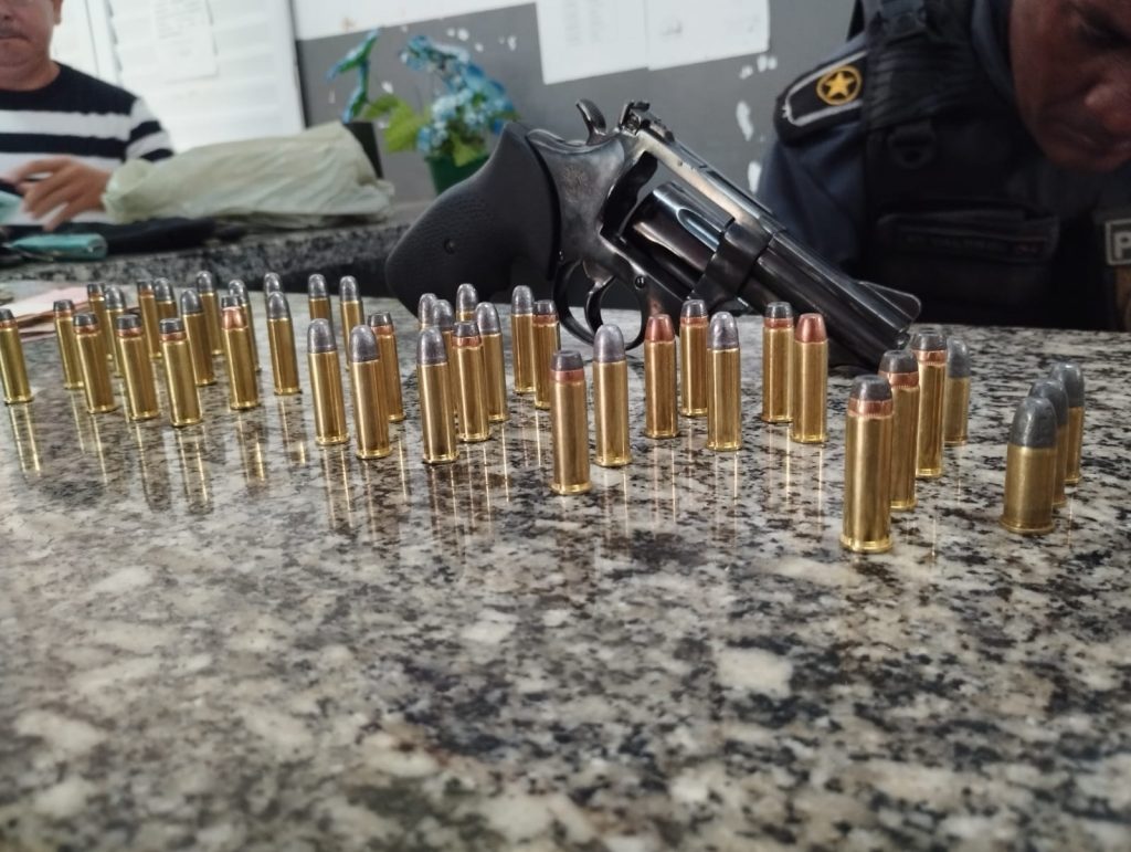 Em Bacabal PM prende suspeito de assalto com arma de fogo