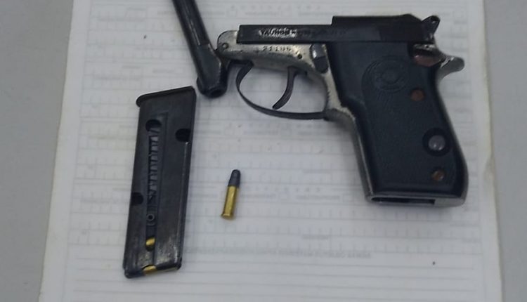 EQUIPE ÁGUIA ALPHA DE MOTOPATRULHAMENTO TÁTICO CONDUZ HOMEM POR PORTE ILEGAL DE ARMA DE FOGO