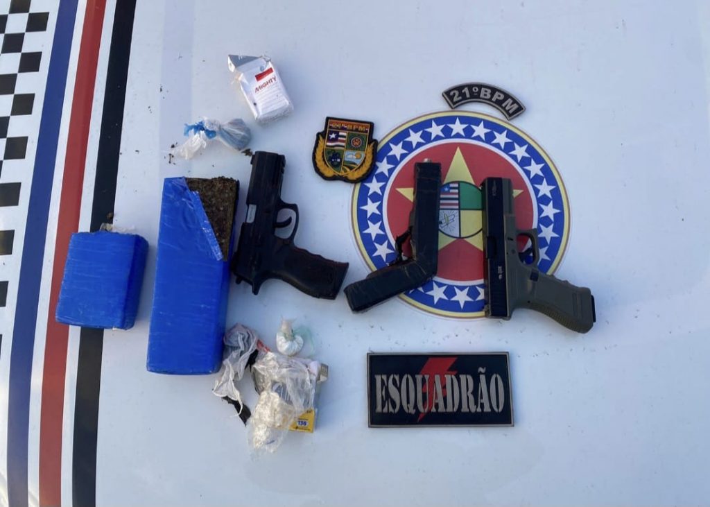 POLICIAIS DO 21º BPM APREENDEM ARMA DE FOGO E DROGAS NA VILA NOVA REPÚBLICA