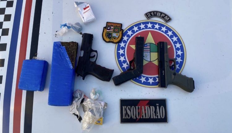 POLICIAIS DO 21º BPM APREENDEM ARMA DE FOGO E DROGAS NA VILA NOVA REPÚBLICA