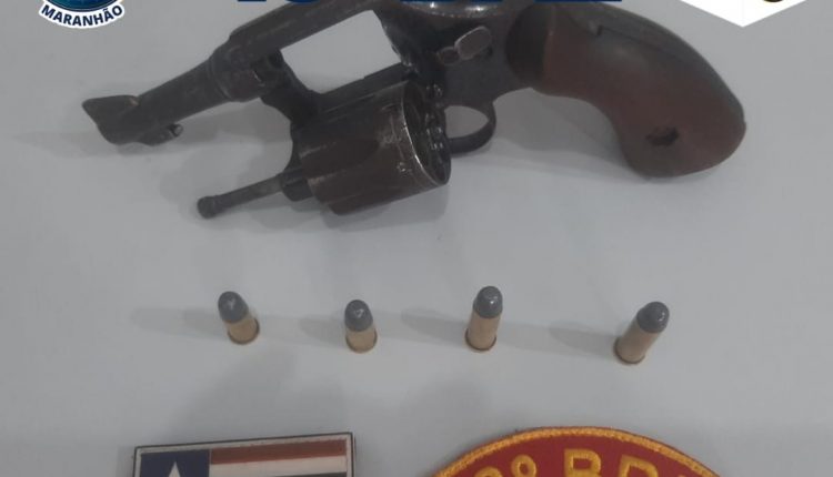 POLICIAIS MILITARES DO 43º BATALHÃO PRENDEM DOIS INDIVÍDUOS QUE MANTINHAM REFÉM EM CÁRCERE PRIVADO