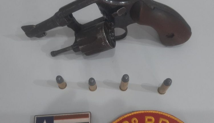 POLICIAIS MILITARES DO 43º BATALHÃO PRENDEM DOIS INDIVÍDUOS QUE MANTINHAM REFÉM EM CÁRCERE PRIVADO