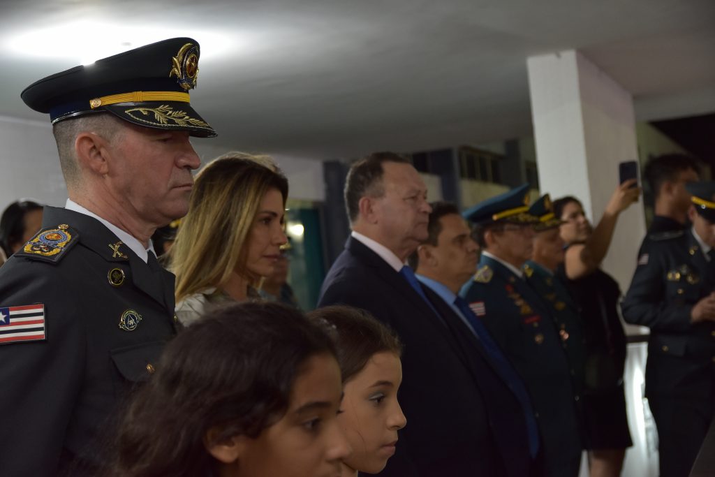 GOVERNO DO ESTADO PROMOVE OFICIAIS DA PM E BOMBEIROS MILITARES