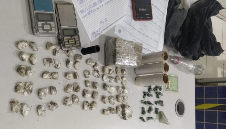 POLÍCIA MILITAR PRENDE HOMEM QUE COMERCIALIZAVA ENTORPECENTES NO RESIDENCIAL TIRADENTES