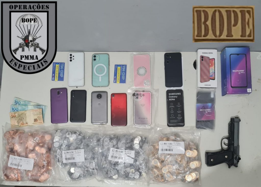 BOPE PRENDE DUPLA COM ARMA DE FOGO FALSA E RECUPERA CELULARES E DINHEIRO ROUBADOS DE LOJA NA CIDADE OPERÁRIA