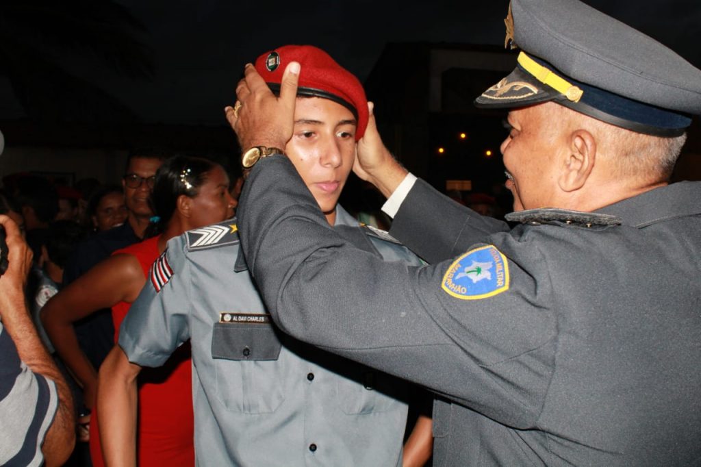 Colégio Militar Tiradentes XII realiza entrega da boina aos novos alunos e premia alunos destaques