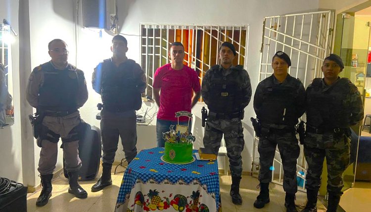 Fã da PM realiza sonho de ter a Polícia Militar em seu aniversário