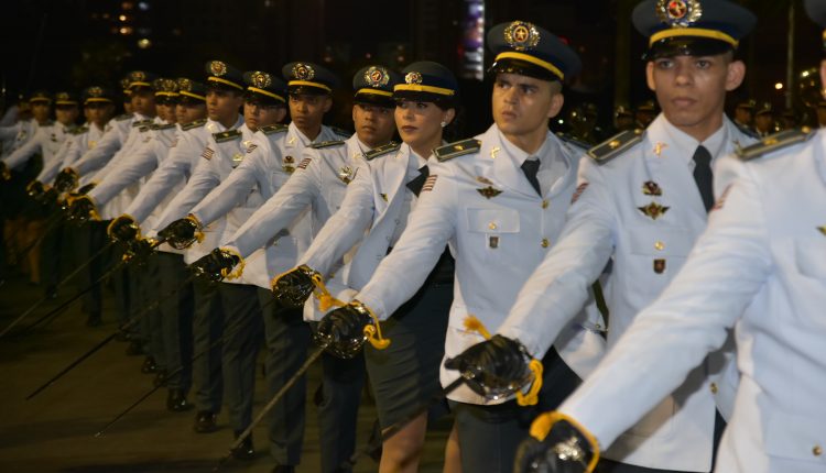 PMMA apresenta à sociedade 49 novos aspirantes durante solenidade militar