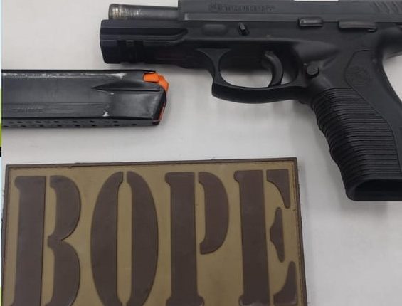 BOPE da PMMA prende homem por porte ilegal de arma de fogo no Bairro do Calhau em  São Luís