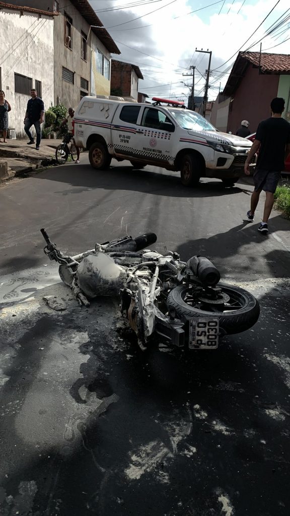 POLICIAL DE FOLGA FRUSTRA ROUBO, EFETUA PRISÃO DE INDIVÍDUO E RECUPERA BENS DE VÍTIMAS.
