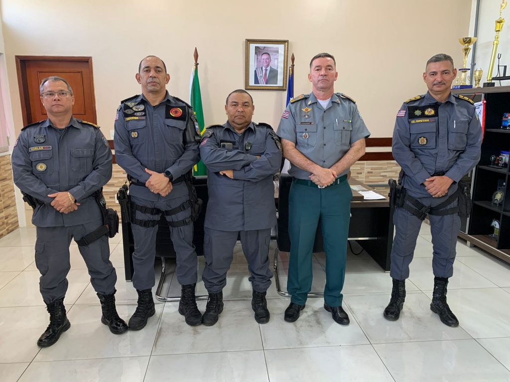Comandante-geral da PM recebe visita do sargento Adelmo após ato de bravura na intervenção de um assalto a Van em São Luís