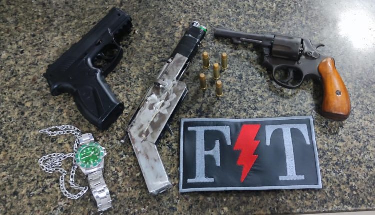 Polícia militar prende dupla com duas armas de fogo e um simulacro na cidade de Itapecuru-Mirim