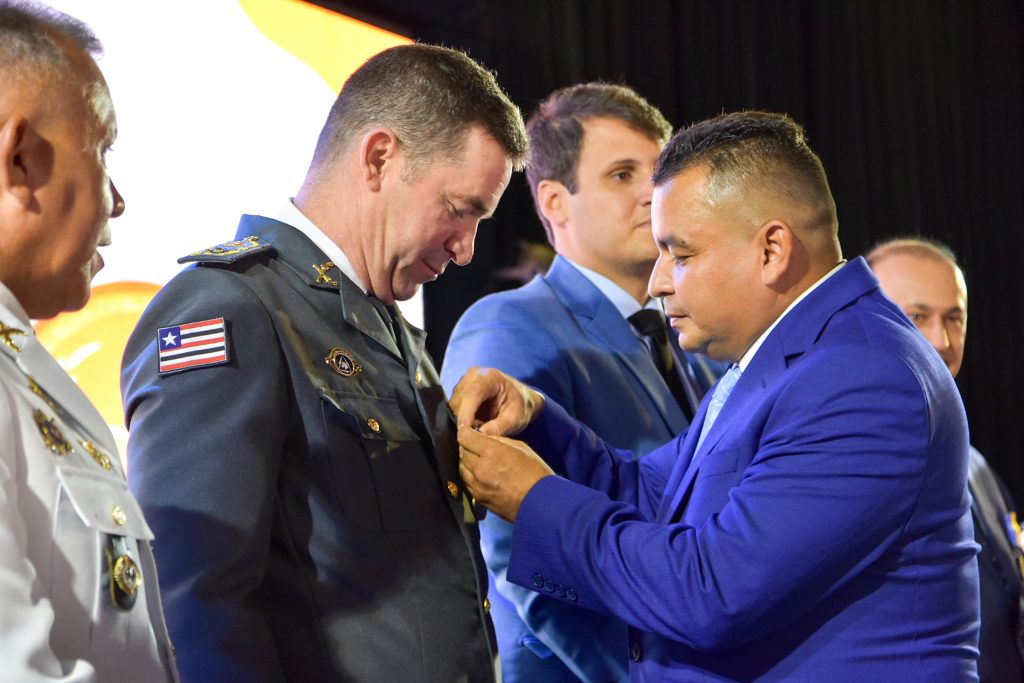 Comandante-geral da PM é agraciado com a Medalha Simão Estácio da Silveira, maior comenda da Câmara Municipal de São Luís