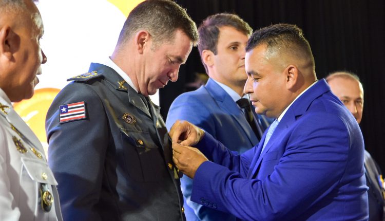 Comandante-geral da PM é agraciado com a Medalha Simão Estácio da Silveira, maior comenda da Câmara Municipal de São Luís