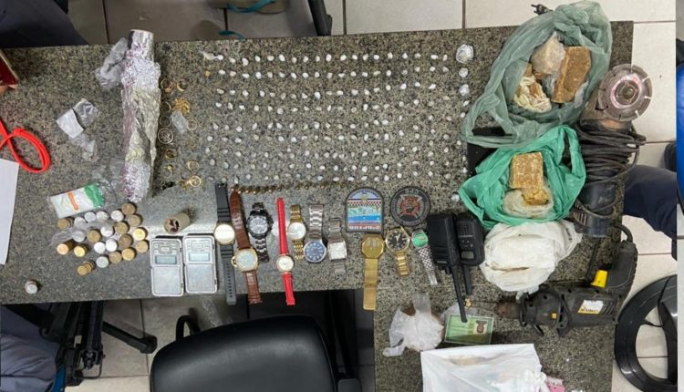 Polícia Militar prende suspeitos com drogas, rádios comunicadores e munições, em Barreirinhas
