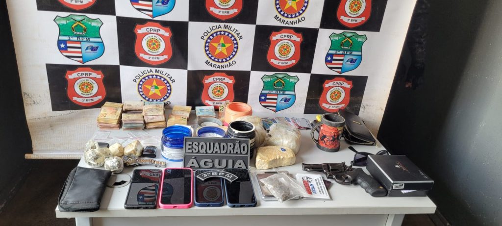 Polícia Militar conduz três pessoas por porte ilegal de arma de fogo e tráfico de entorpecentes