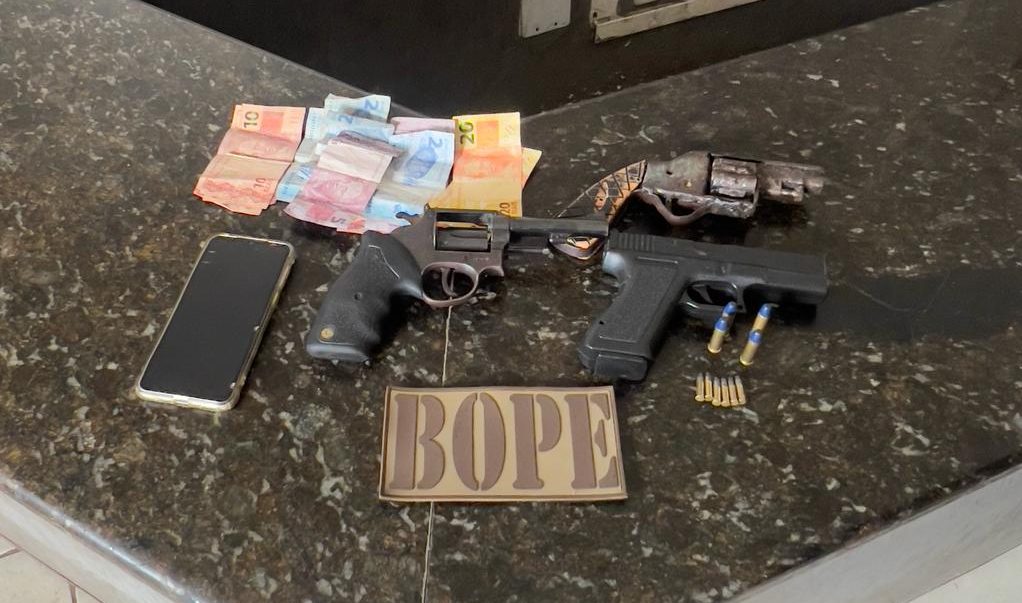 POLÍCIA MILITAR CAPTURA CRIMINOSOS E APREENDE DUAS ARMAS DE FOGO