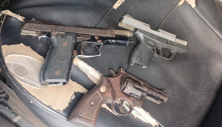 PM PRENDE MULHER COM TRÊS ARMAS DE FOGO NA RODOVIÁRIA DE SANTA HELENA/MA