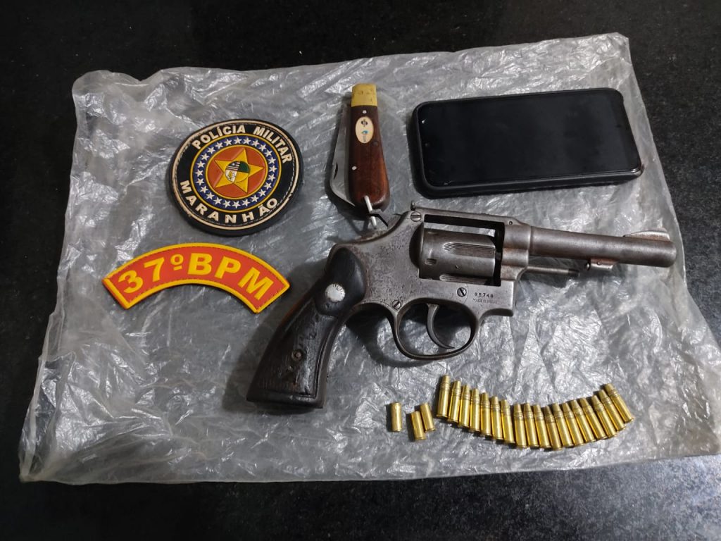 HOMEM É PRESO POR PORTE ILEGAL DE ARMA DE FOGO EM FORMOSA DA SERRA NEGRA