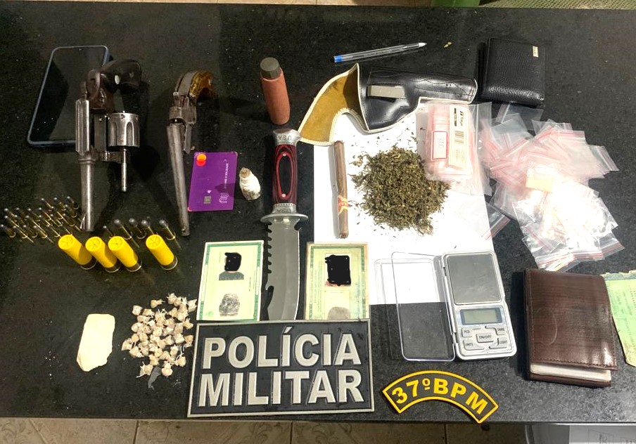 Polícia Militar prende homem com duas armas de fogo, munições e drogas na cidade de Grajaú