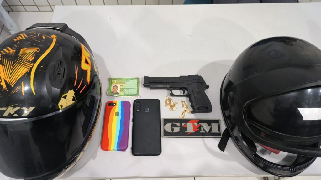 PM PRENDE ASSALTANTES NA CIDADE OLÍMPICA E APREENDEM SIMULACRO DE ARMA DE FOGO