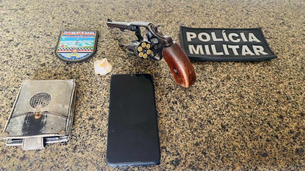 POLICIAIS DO 2º BPTUR PRENDEM CASAL POR PORTE ILEGAL DE ARMA DE FOGO EM ARAIOSES